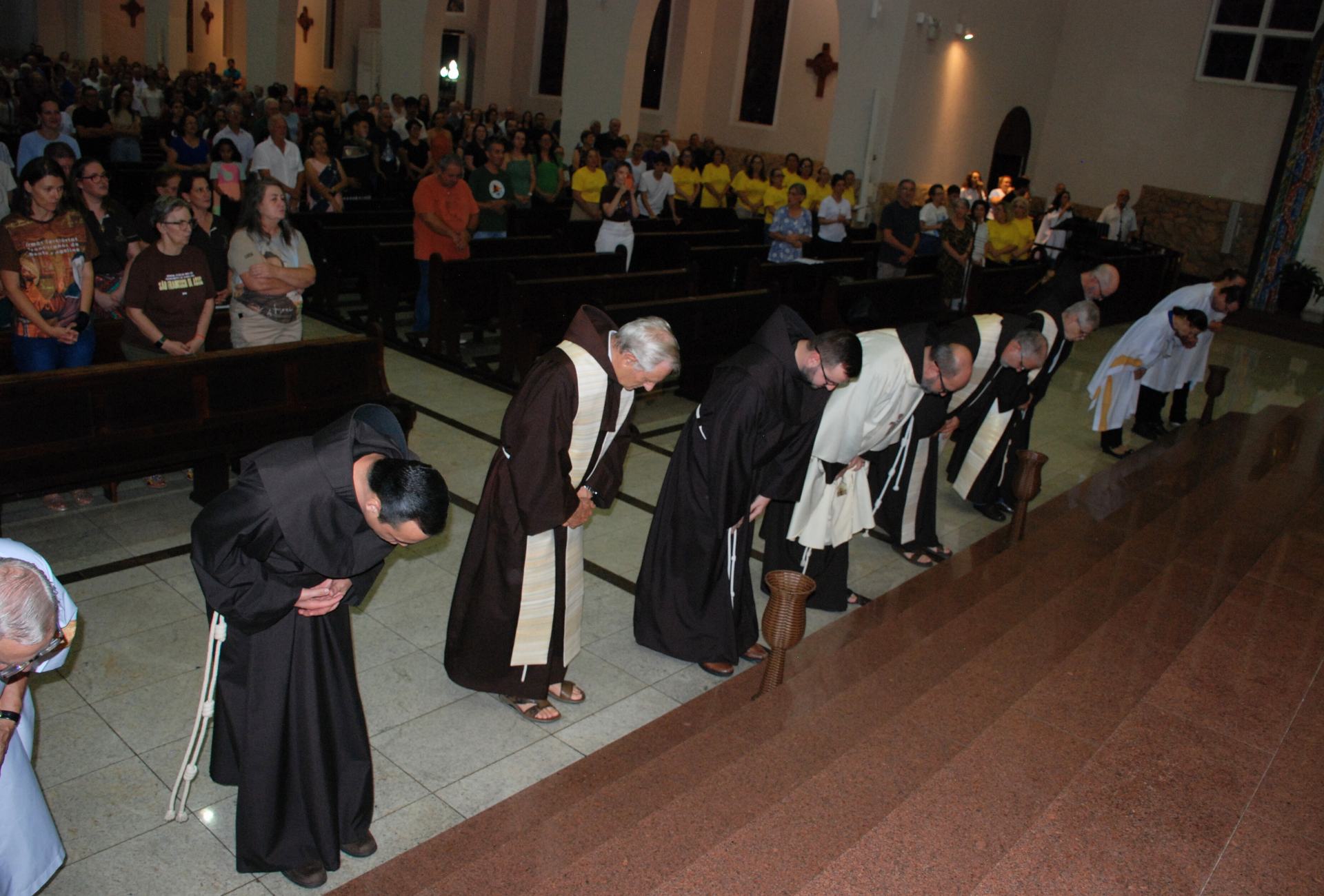 “Os santos não são apenas intercessores, mas exemplos de vida”: abertura do Ano Jubilar Franciscano reúne fiéis em Pato Branco
