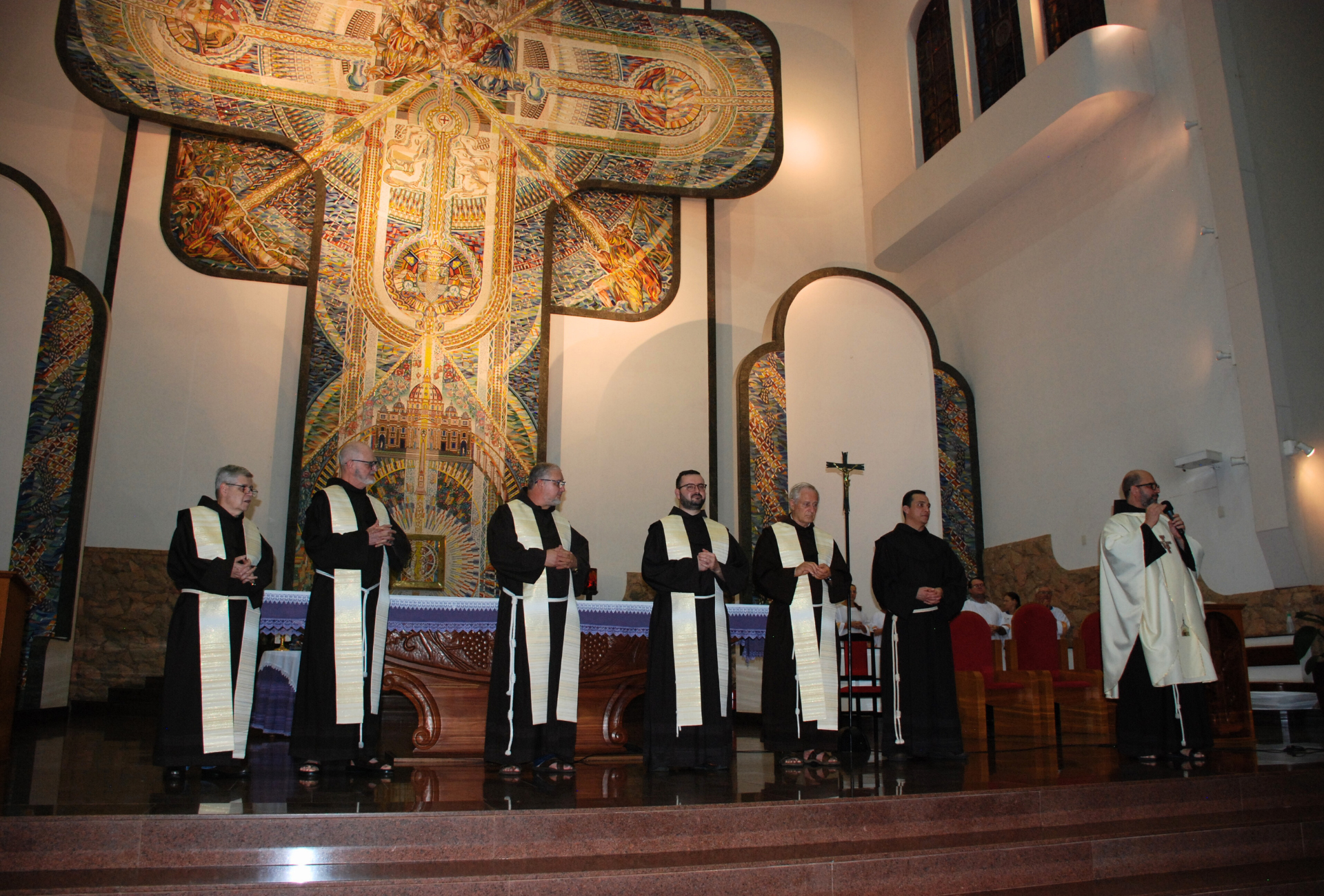 “Os santos não são apenas intercessores, mas exemplos de vida”: abertura do Ano Jubilar Franciscano reúne fiéis em Pato Branco
