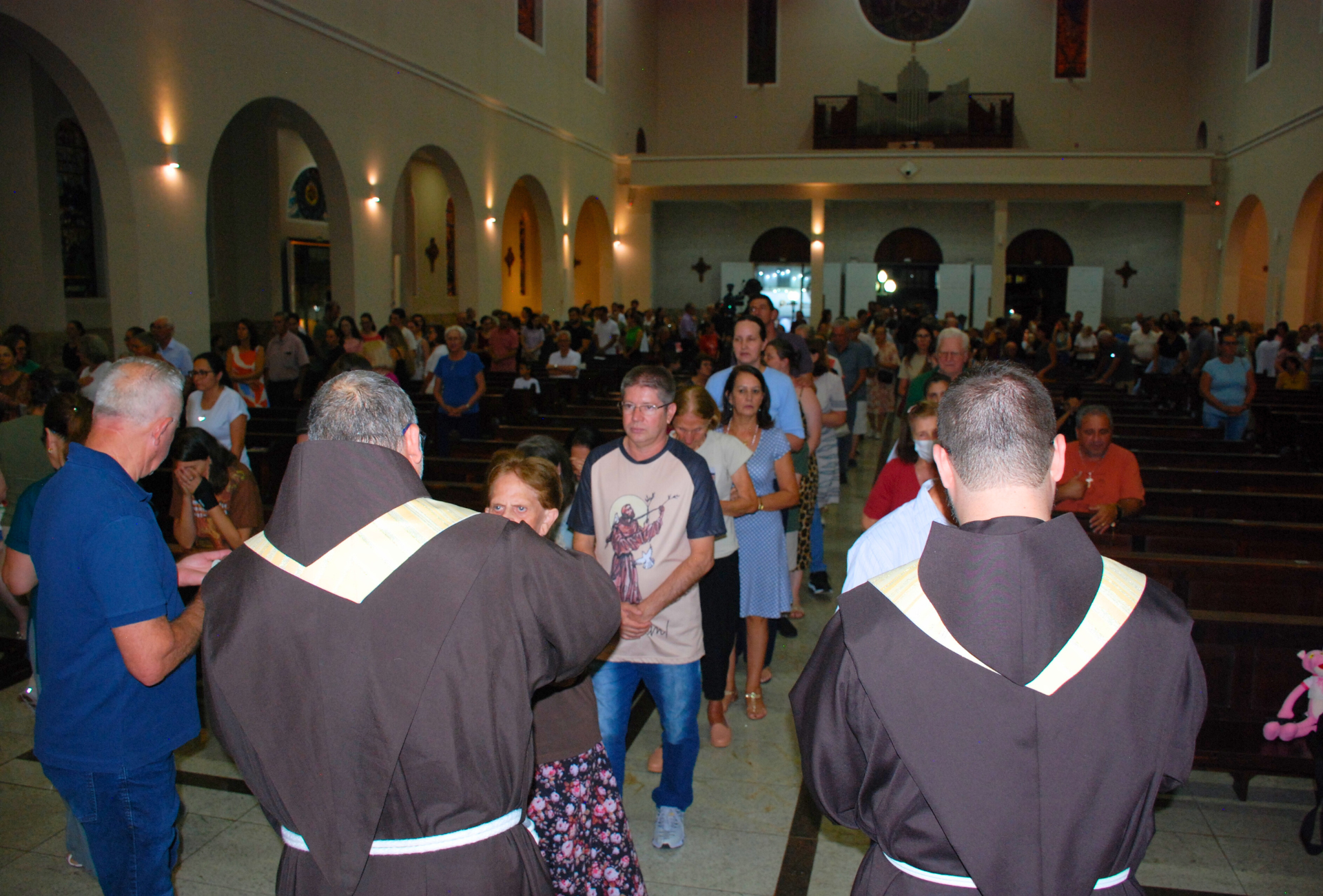 “Os santos não são apenas intercessores, mas exemplos de vida”: abertura do Ano Jubilar Franciscano reúne fiéis em Pato Branco