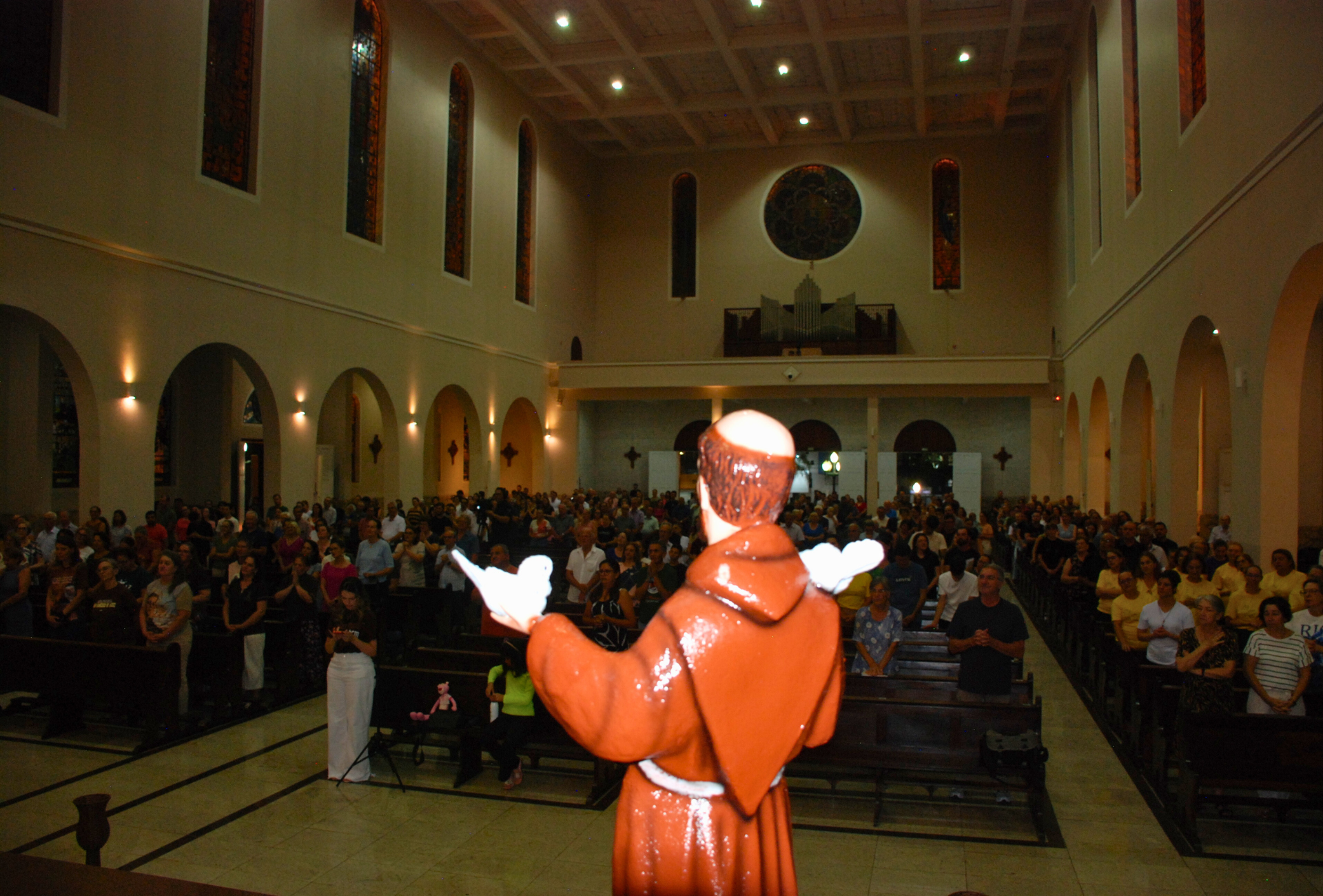 “Os santos não são apenas intercessores, mas exemplos de vida”: abertura do Ano Jubilar Franciscano reúne fiéis em Pato Branco