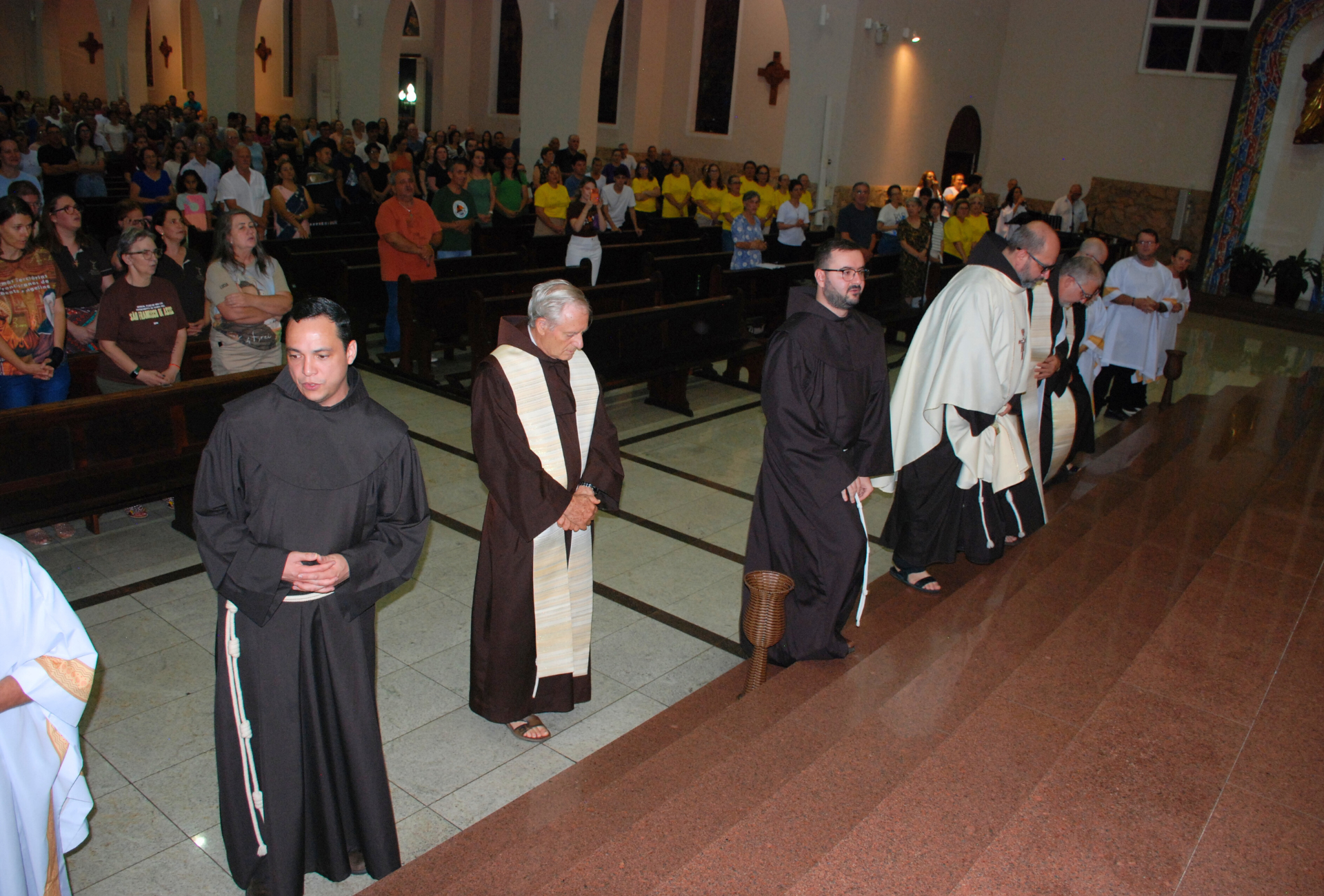 “Os santos não são apenas intercessores, mas exemplos de vida”: abertura do Ano Jubilar Franciscano reúne fiéis em Pato Branco