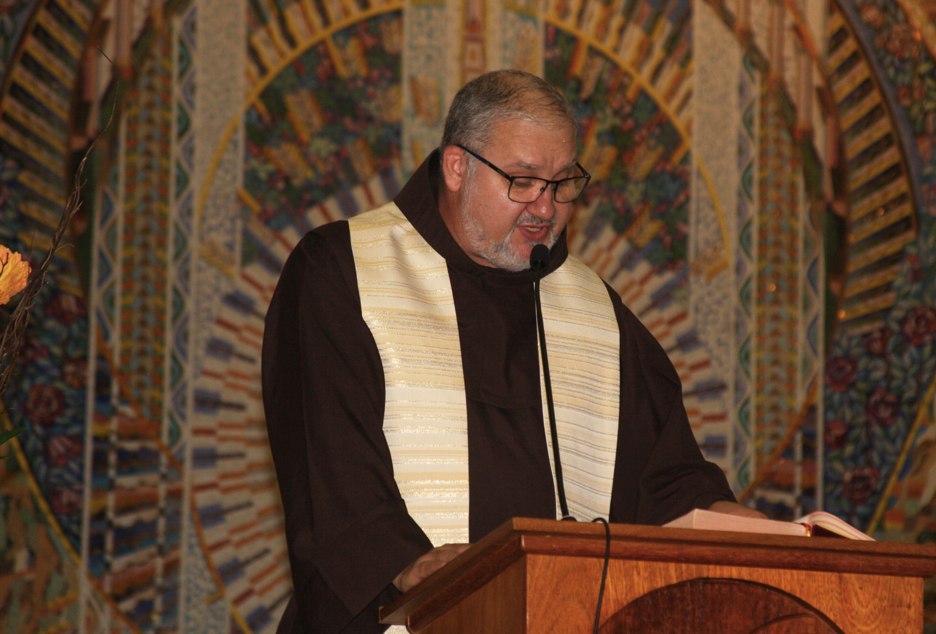“Os santos não são apenas intercessores, mas exemplos de vida”: abertura do Ano Jubilar Franciscano reúne fiéis em Pato Branco