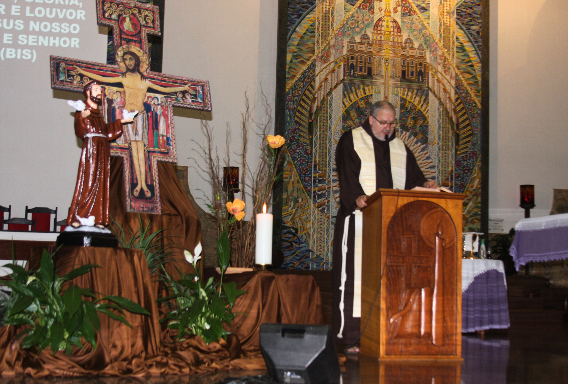 “Os santos não são apenas intercessores, mas exemplos de vida”: abertura do Ano Jubilar Franciscano reúne fiéis em Pato Branco