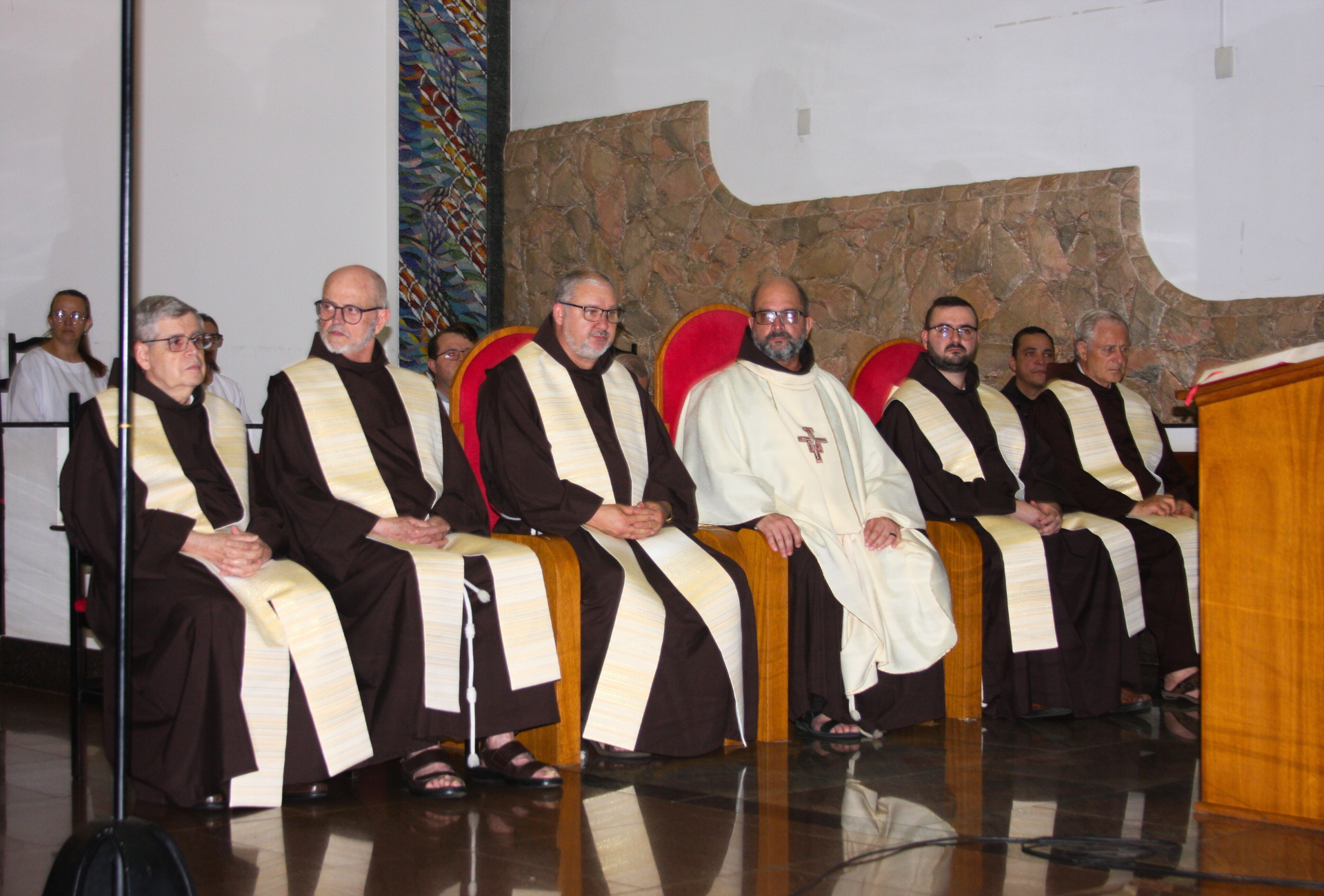 “Os santos não são apenas intercessores, mas exemplos de vida”: abertura do Ano Jubilar Franciscano reúne fiéis em Pato Branco