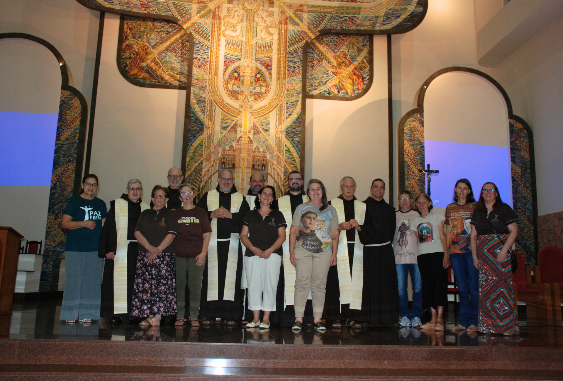 “Os santos não são apenas intercessores, mas exemplos de vida”: abertura do Ano Jubilar Franciscano reúne fiéis em Pato Branco
